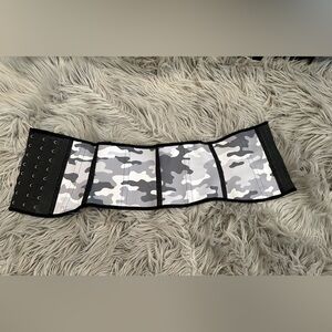 Waist trainer (reposhing)